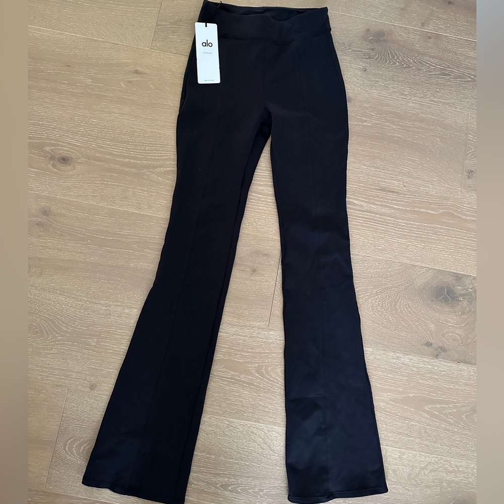 Alo airbrush kick flare high rise legging small